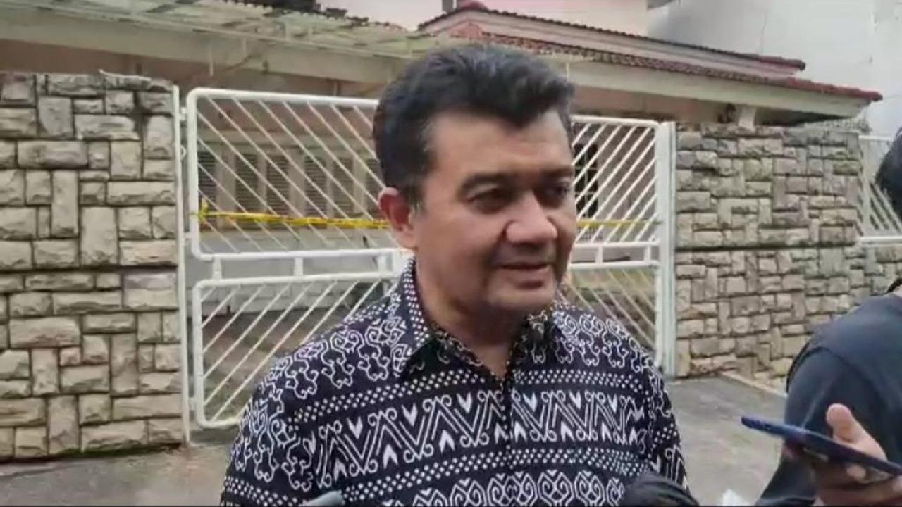 Reza juga mengingat kasus kematian satu keluarga yang ditemukan di kamar mandi di Pulomas. Namun kasus di Pulomas bukan disebabkan pembunuhan disertai perampokan.<br>