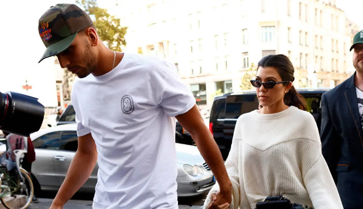 Dilansir dari HollywoodLife, Younes Bendjima terlihat setia dengan Kourtney Kardashian dengan tetap menjaga perilakunya. (E! Online)