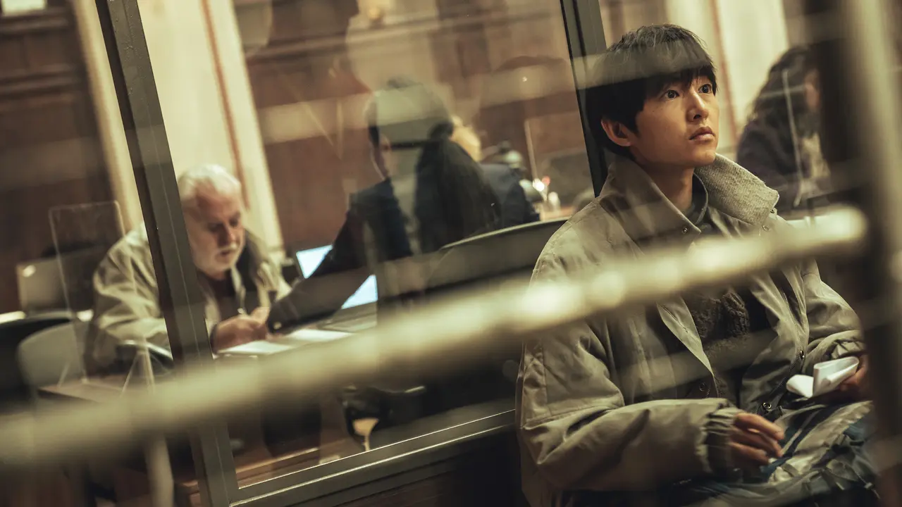 Song Joong Ki dalam "My Name is Loh Kiwan". [Foto: Netflix]