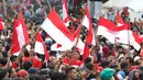 Penari menampilkan tarian Merah Putih saat peresmian pengoperasian Moda Raya Terpadu Jakarta fase 1 di Kawasan Bundaran HI, Jakarta, Minggu (24/3). Peresmian dilakukan oleh Presiden Joko Widodo, Gubernur DKI Jakarta, Anies Baswedan serta pihak terkait. (Liputan6.com/Helmi Fithriansyah)