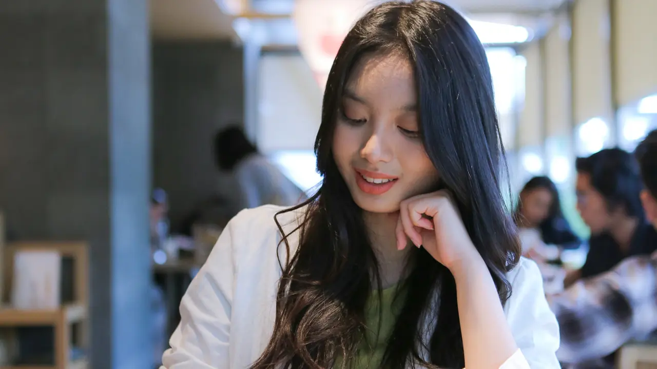 wanita februari soal karier