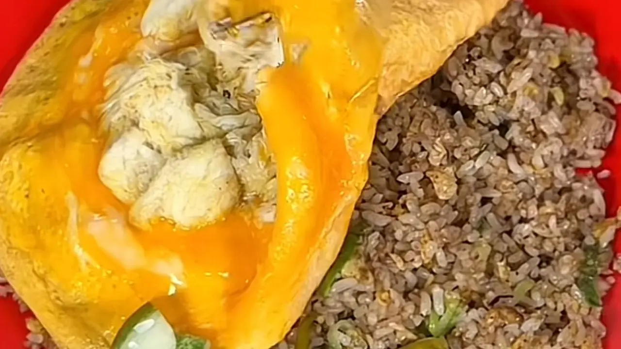 Viral Nasi Goreng Rp180 Ribu di Blok M, Spesial karena Pakai Topping Kepiting Papua