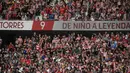Banner perpisahan striker Atletico Madrid, Fernando Torres, saat melawan Eibar pada laga La Liga Spanyol di Stadion Wanda Metropolitano, Madrid, Minggu (20/3/2018). Laga ini merupakan yang terakhir bagi Torres bersama Atletico. (AFP/Gabriel Bouys)