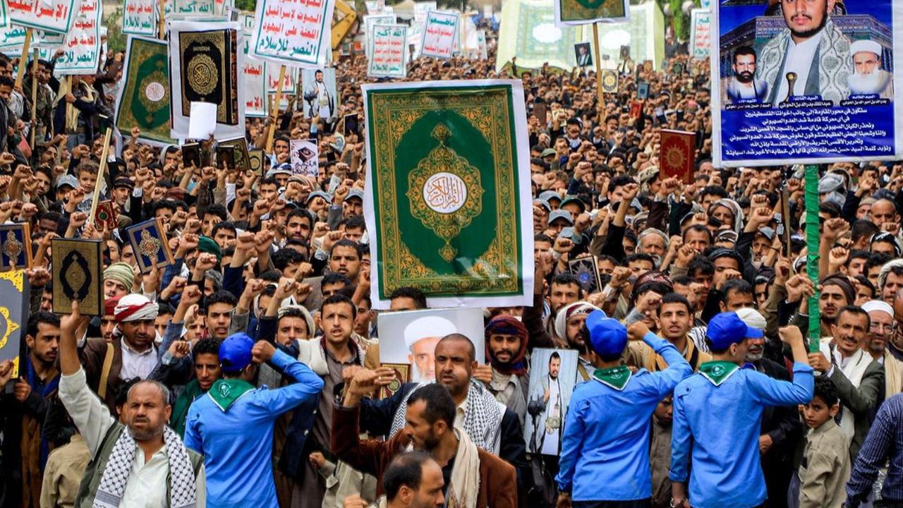 Aksi penistaan Alquran yang terjadi di Denmark dan Swedia memicu kemarahan umat Islam di berbagai negara. 

Di Yaman, ribuan orang berpartisipasi dalam aksi protes menentang penistaan Alquran di kedua negara tersebut pada Senin (24/7/2023).