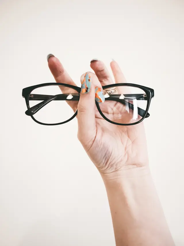 ilustrasi merawat kacamata saat menggunakan masker/pexels