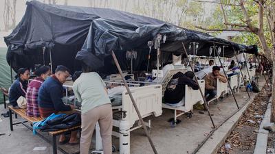 Terdampak Gempa M 7,7 Pasien Rumah Sakit Dirawat di Tenda