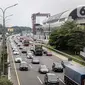 Sejumlah kendaraan melintas di kawasan Tol Jagorawi, Jakarta, Sabtu (13/11/2021). Jalan Tol Jasa Marga Group pada Oktober 2021 meningkat sebesar 6,64 persen jika dibandingkan dengan LHR September 2021 pada masa PPKM level 3. (Liputan6.com/Faizal Fanani)