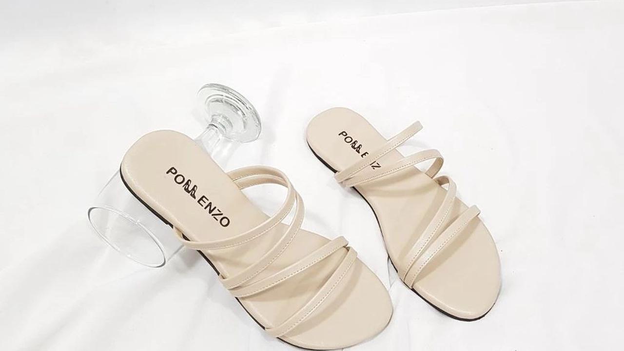 <b>3. Slip Sandal Flat</b><br>