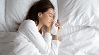Ilustrasi perempuan tidur. (Sumber: Unsplash)