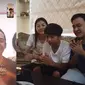 Momen Betrand Peto beri kejutan virtual untuk Ayah Kandung. (Sumber: YouTube/The Onsu Family)