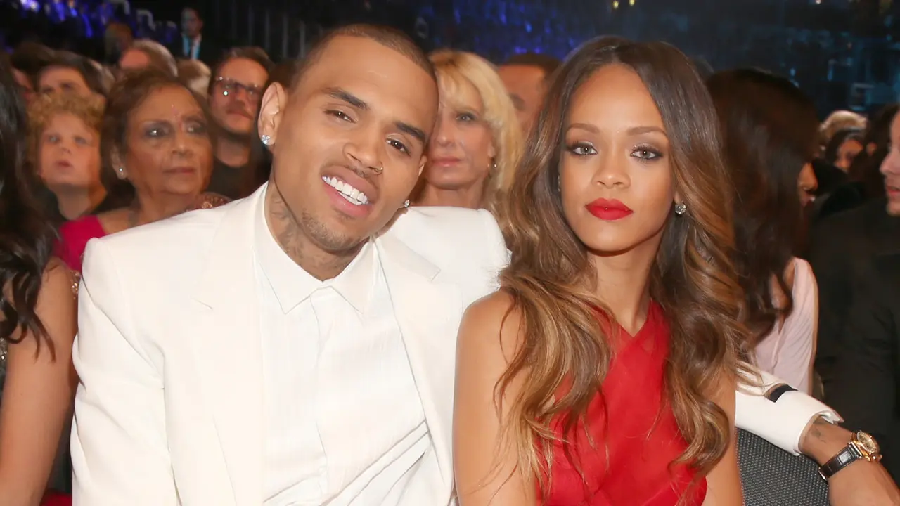 Tak Kuat Godaan, Rihanna Kembali Berhubungan dengan Chris Brown