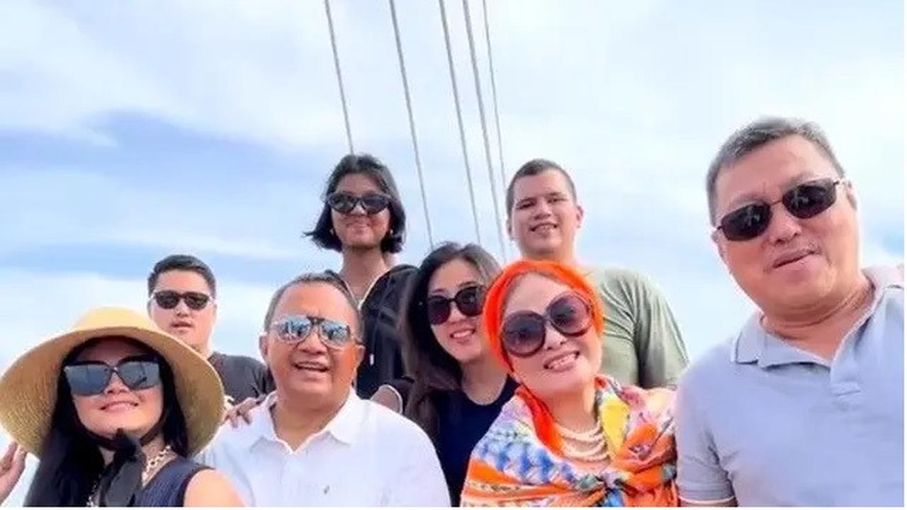 8 Potret Kedekatan Bella Saphira dengan Putra Sambungnya, Momen Pengajian saat Mantu Bikin Haru