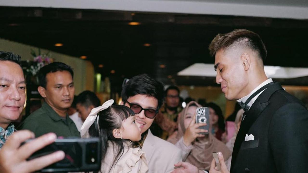 7 Potret Atta dan Aurel di Pernikahan Frans Faisal, Doa Spesial untuk Pengantin Jadi Sorotan