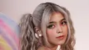 Dengan penampilannya ini, kadang kala banyak yang menyebut bahwa pelantun tembang 'Tell Me' ini nampak lebih dewasa dari usianya. Kendati demikian, ia tetap terlihat menawan dan cocok dengan warna rambut ini. (Liputan6.com/IG/jharnabhagwani)