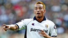 9. Hidetoshi Nakata - Mantan gelandang Parma Serie A, pada usia 29 tahun memutuskan pensiun karena ingin fokus di dunia modeling. (AFP/Paolo Cocco)