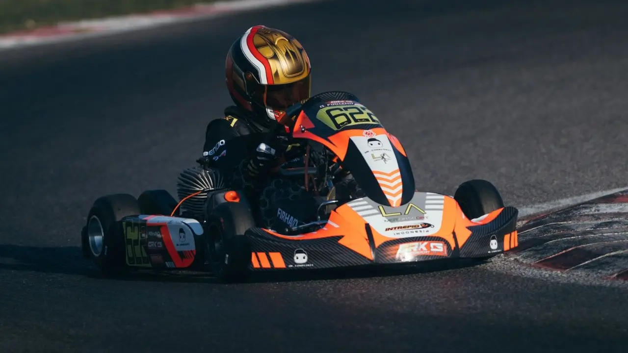 Aksi pembalap Indoonesia dari CRK Motorsport di balapan internasional di Italia