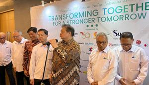 Menko Bidang Perekonomian Airlangga Hartarto saat Kegiatan HUT AEI ke-37 di Main Hall Bursa Efek Indonesia (BEI), Jumat (12/12/2025). (Foto: Liputan6.com/Gagas YP)