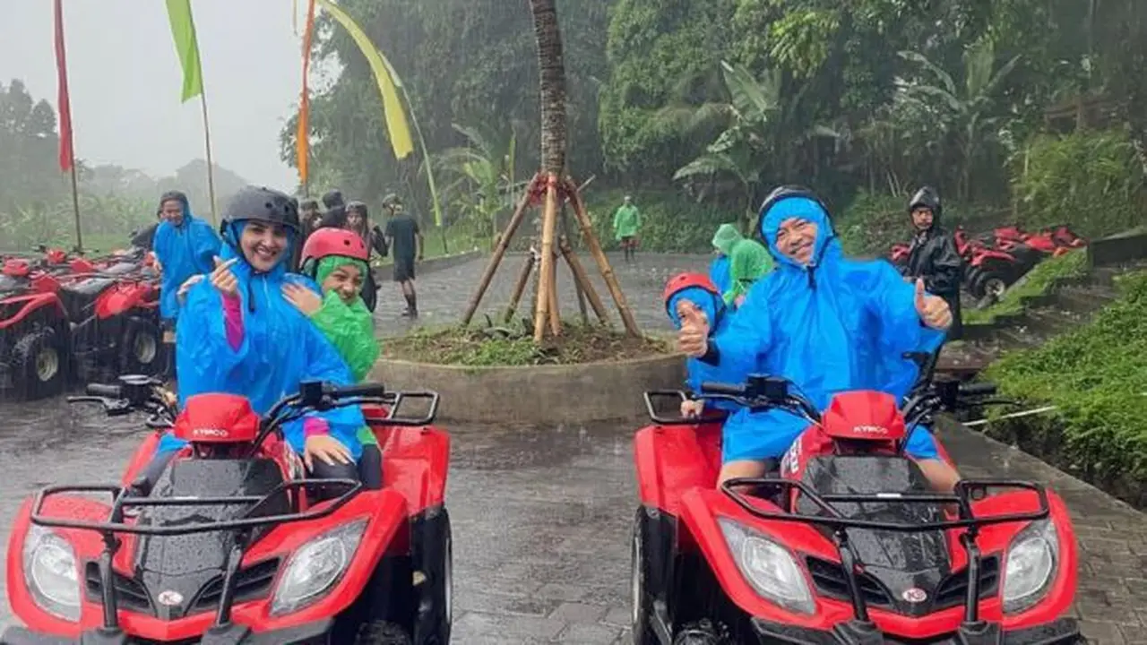 Momen Seru Liburan Keluarga Anang Hermansyah di Bali. (instagram/ashanty_ash, instagram/ananghijau, instagram/queenarsy, instagram/arsya.hermansyah)