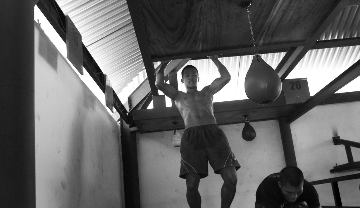 Selama 1 bulan lebih Daud Yordan menjalani latihan keras di Bali untuk bertarung melawan petinju Jepang, Yoshitaka Kato, dalam laga perebutan gelar WBO Asia Pasifik dan Afrika. (Bola.com/Vitalis Yogi Trisna)