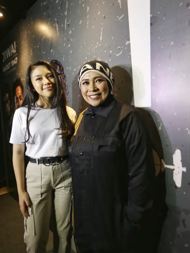 Melly Goeslaw dan Anneth Delliecia