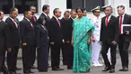 Menteri Pertahanan Ryamizard Ryacudu saat menerima kunjungan kehormatan Menteri Pertahanan India, Nirmala Sitharaman di halaman Kantor Kementerian Pertahanan, Jakarta Pusat, Selasa (23/10). (Lipuann6.com/Angga Yuniar)