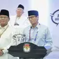 Pasangan capres-cawapres Prabowo Subianto (kiri) dan Sandiaga Uno (kanan) memberikan pidato usai mengambil nomor urut peserta Pemilu 2019 di Kantor KPU, Jakarta, Jumat (21/9). Pasangan Prabowo-Sandi mendapatkan nomor urut 02. (Liputan6.com/Faizal Fanani)