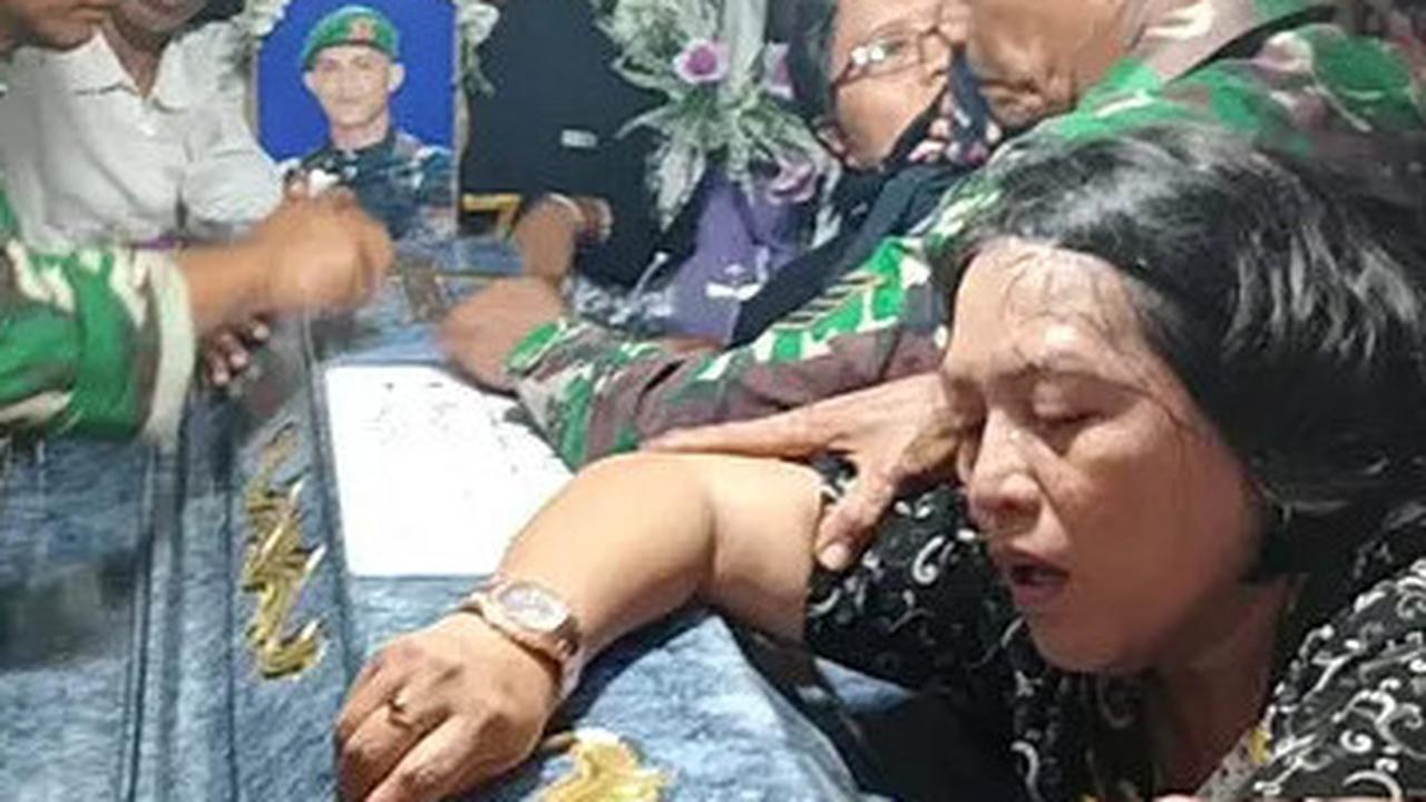 Tangis Pecah Sang Ibu di Pemakaman Prada Lucky: Mama Hancur, Nak