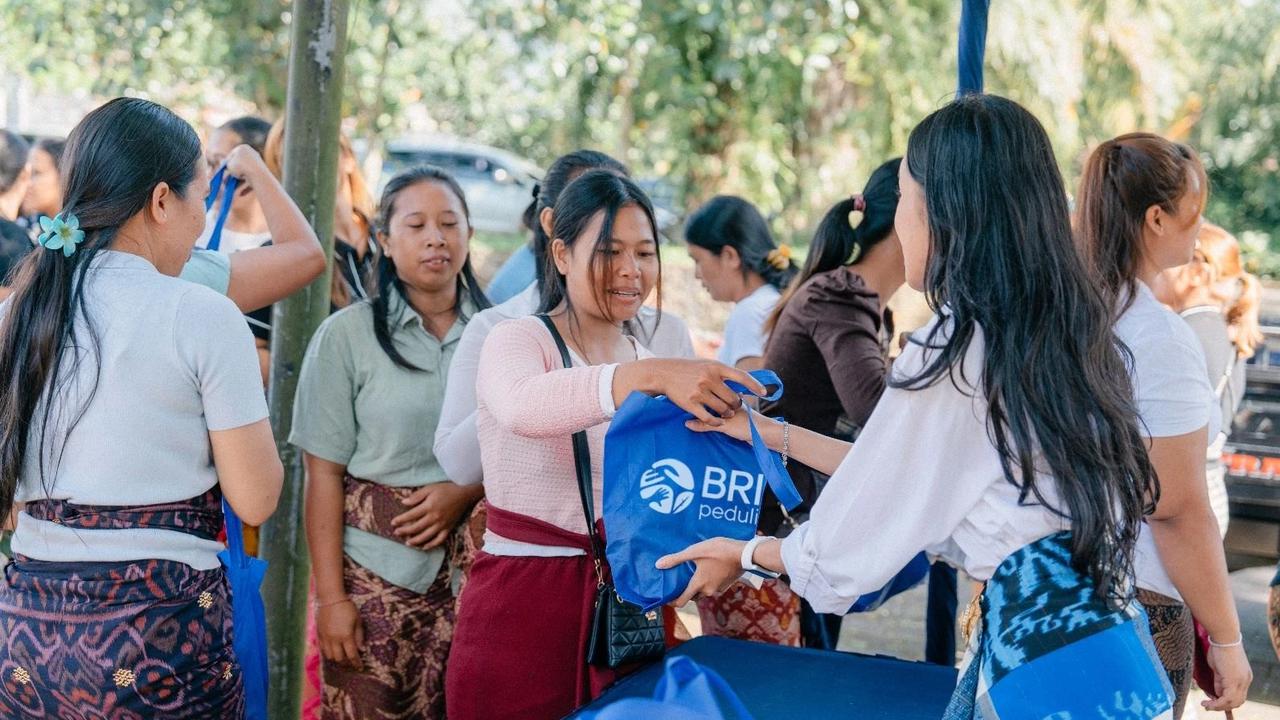 Peringati Hari Raya Nyepi 2026, BRI Peduli Salurkan CSR 2.000 Paket Sembako bagi Warga Desa Angseri dan Desa Sarimekar