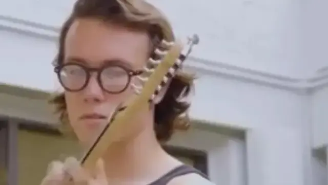 Main Gitar Saat Operasi