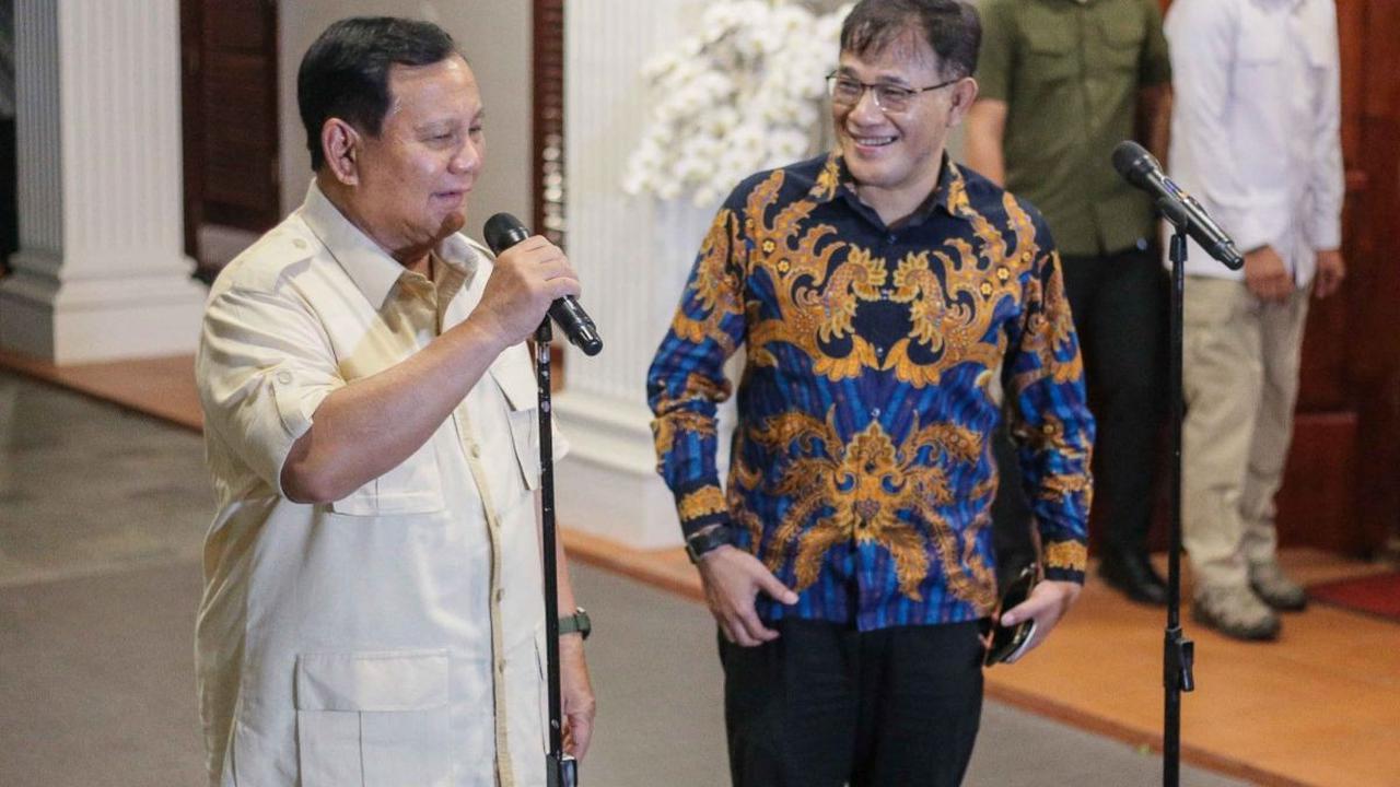 "Jadi saya pikir, ya itu langkah saya mungkin dianggap salah secara administratif, secara organisasional. Dan karena itu saya siap mempertanggungjawabkannya," ujar aktivis 98 ini.
