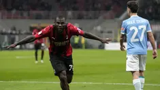 Derby della Madonnina akan menjadi sajian panas di semifinal Copa Italia 2021/2022 usai AC Milan berhasil meraih kemenangan atas Lazio pada Kamis (10/2/2022) dini hari WIB. Sebelumnya rival sekota mereka, Inter Milan telah terlebih dahulu lolos dengan mengalahkan AS Roma. (AP/Antonio Calanni)