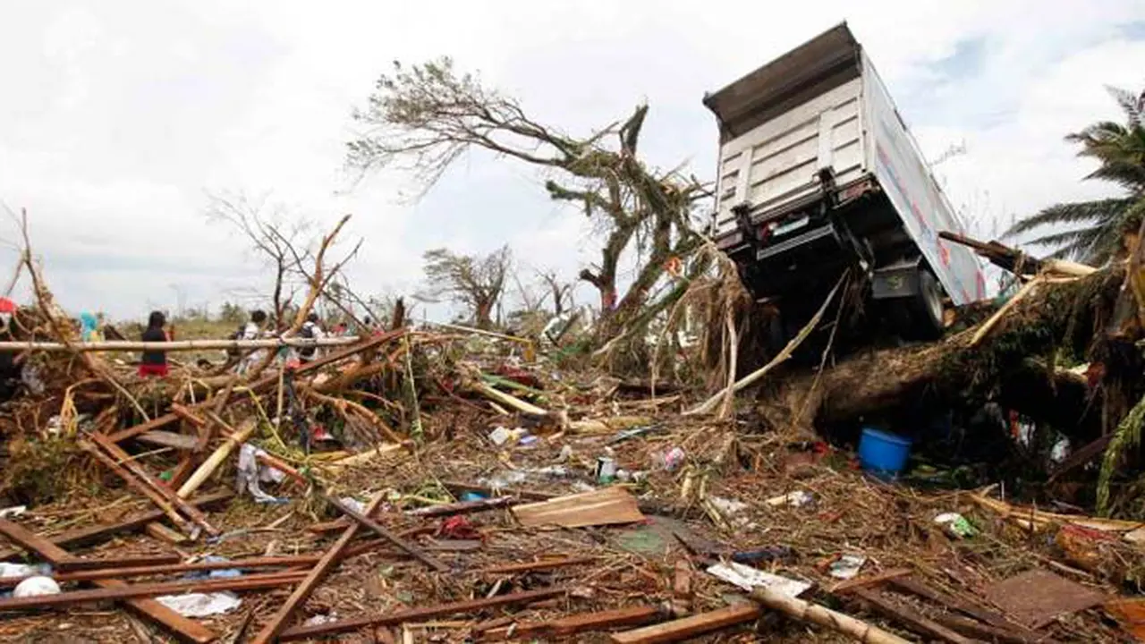 topan-haiyan-131111b.jpg