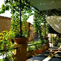 Ilustrasi Teras Mini/Photo by Lisette Harzing on Unsplash