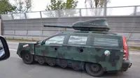 Volvo ini dibuat agar terlihat seperti tank.(Reddit)