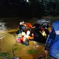 Kakak adik di Tuban tewas usai mobilnya terseret banjir dan masuk sungai. (Istimewa)