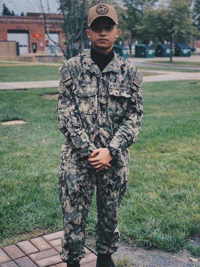 Di usianya yang masih belia, pemuda asal Surabaya sukses jadi tentara angkatan laut Amerika serikat dan digaji ratusan juta. (Instagram/jocanzachary).