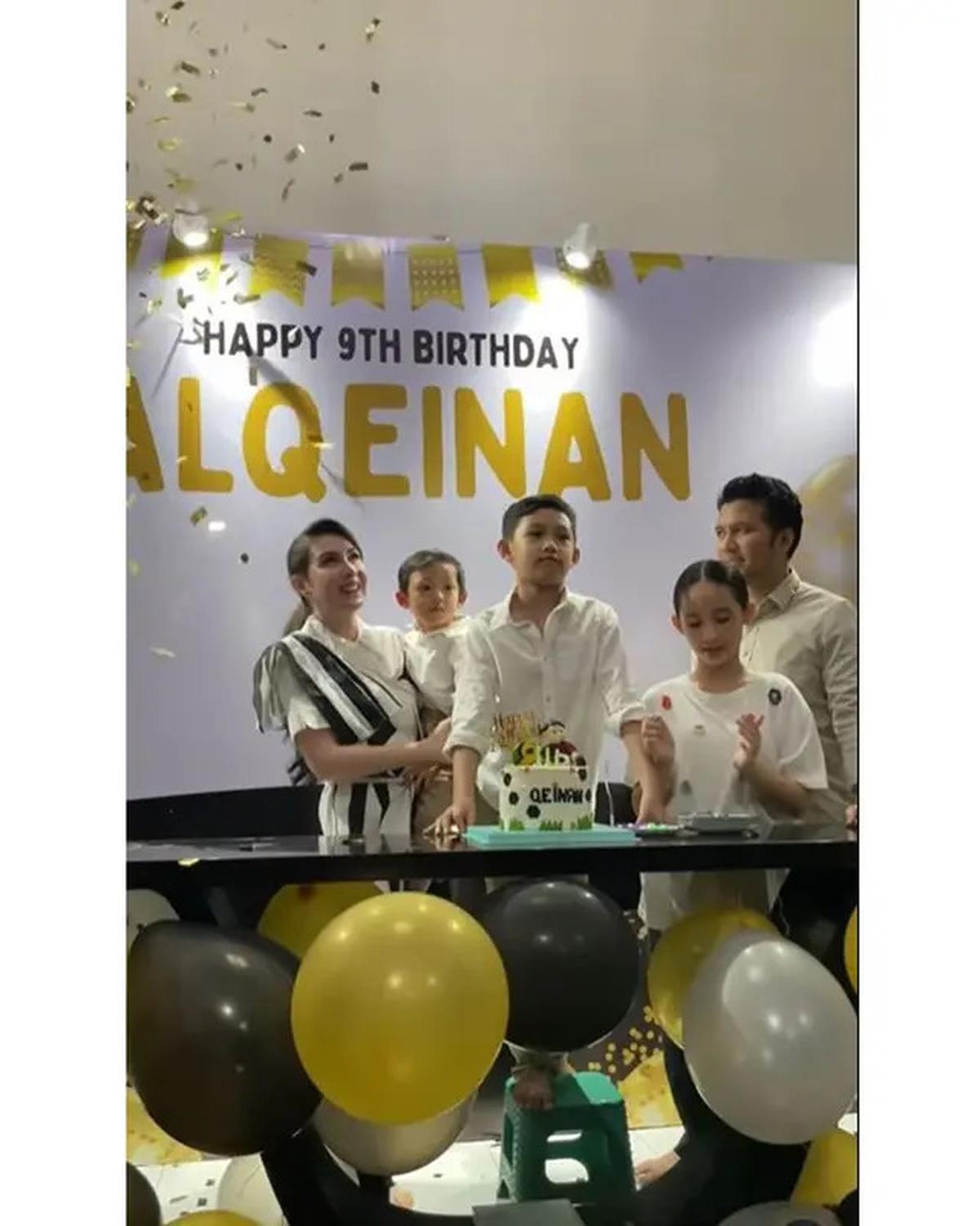 6 Potret Arumi Bachsin dan Emil Dardak Gelar SyukuranUltahAnak, Sederhana di Rumah