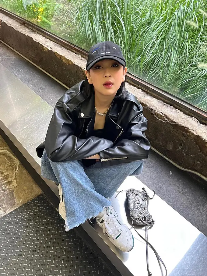 Inspirasi 5 boyish look yang bisa kamu tiru dari Agatha Pricilla.