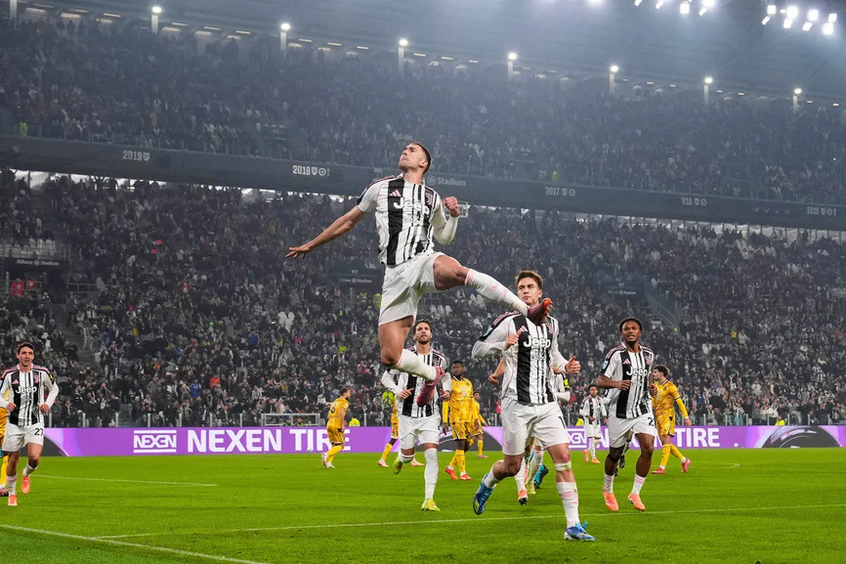Dusan Vlahovic merayakan gol pertama Juventus