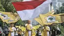 Atraksi tarian tradisional saat mengiringi kedatangan ketiga petinggi KIB di Gedung KPU RI, Jalan Imam Bonjol, Jakarta Pusat, Rabu (10/8/2022). Kedatangan ketiga petinggi KIB tersebut diiringi dengan berbagai atraksi tarian tradisional untuk mendaftarkan partai masing-masing sebagai peserta Pemilu 2024. (merdeka.com/Iqbal S Nugroho)