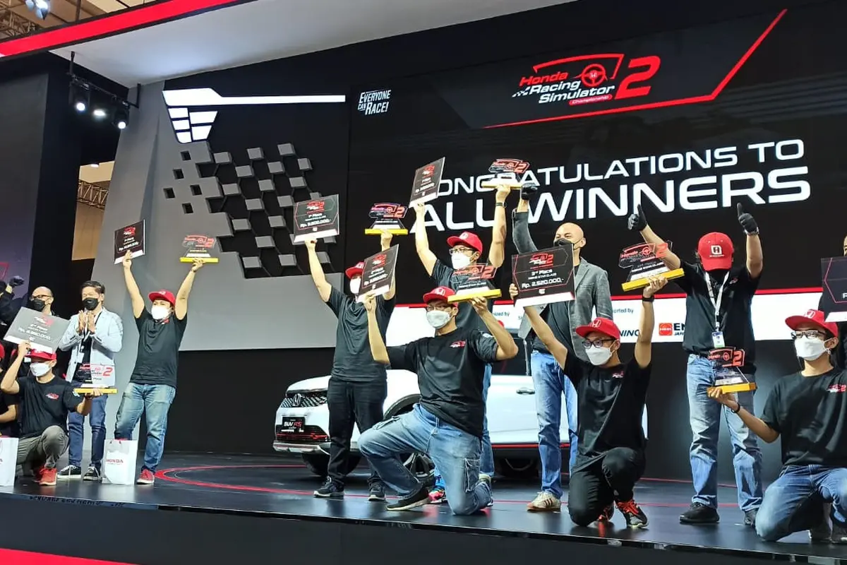 jajaranpemenang dari kompetisi simulator Honda Racing Simulator Championship 2 (HRSC)