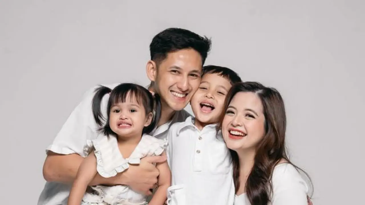 Pemotretan Terbaru Keluarga Tasya Kamila, Disebut Bak Keluarga Cemara (credit: instagram/tasyakamila)