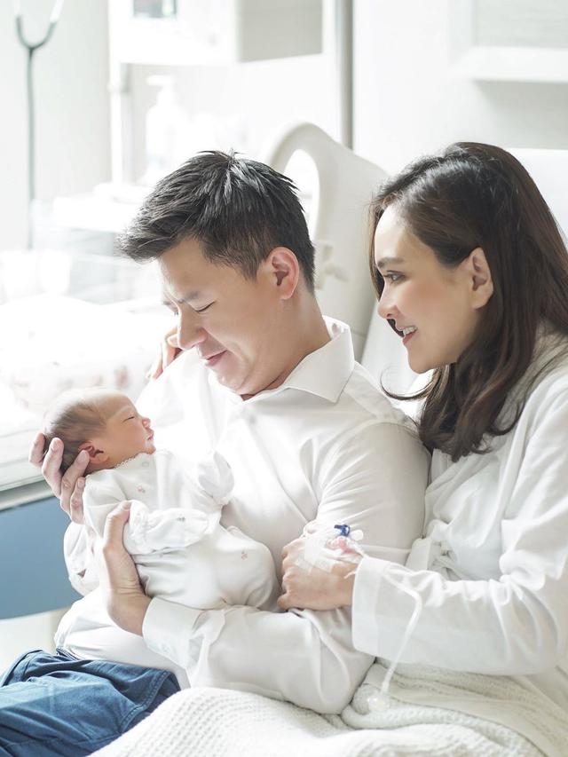 7 Potret Terbaru Shandy Aulia Usai Melahirkan, Tetap Tampil Menawan