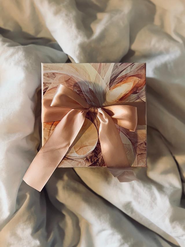 Ilustrasi hadiah untuk ibu, kado