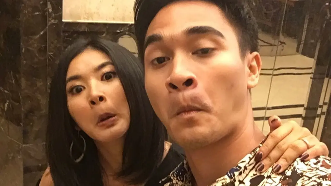 5 Tahun Pacaran, Ini 6 Potret Kocak Adhitya Alkatiri dan Adinda Azani