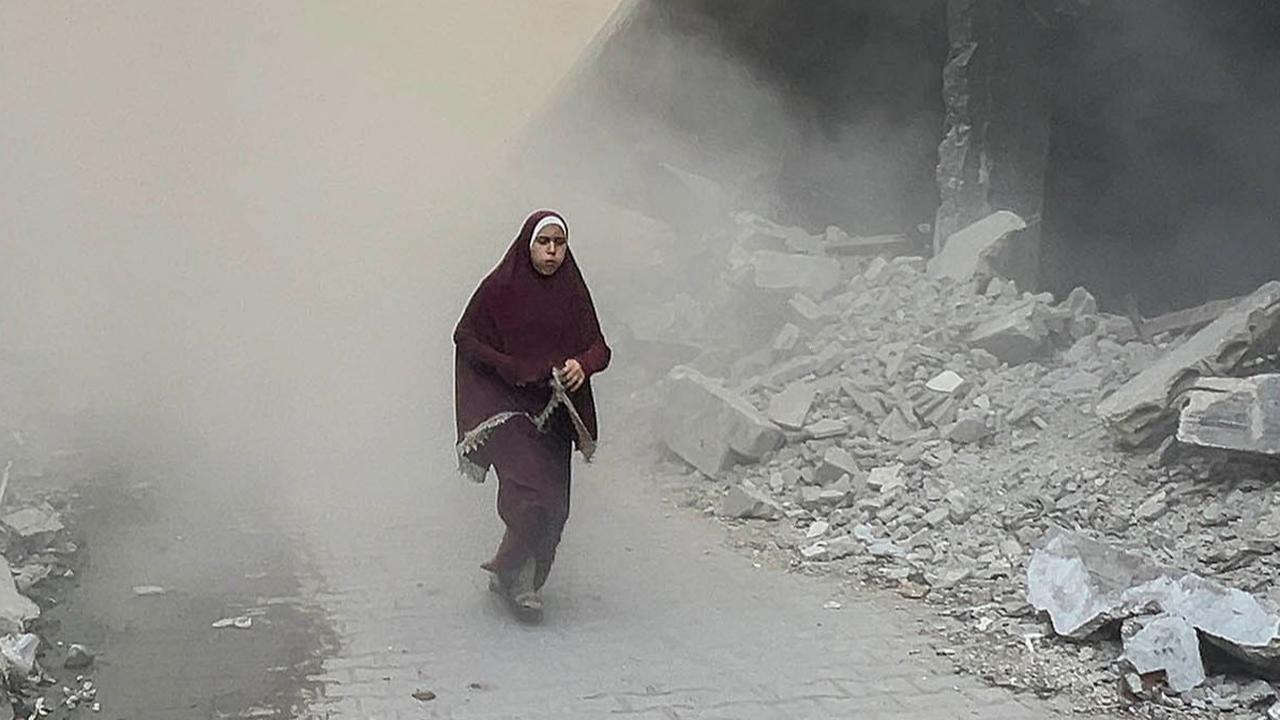 FOTO: Detik-Detik Mencekam Serangan Udara Israel di Gaza