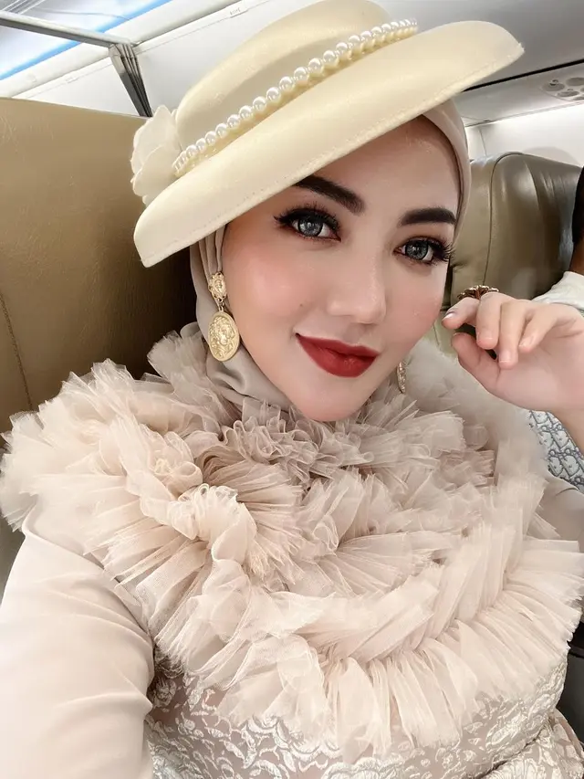 Intip Bella Shofie Pamer Gaya Hijab Pakai Topi