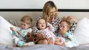 Sama seperti Drew Barrmore, Marissa Hermer pun senang menghabiskan waktu bareng anak-anaknya saat senggang di rumah. (instagram/marissahermer)