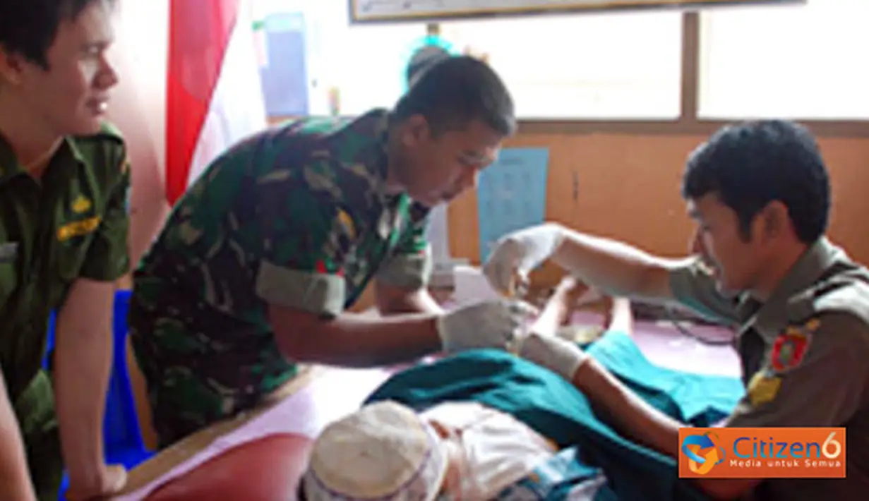 Citizen6, Nunukan: Bhakti sosial kesehatan yang digelar atas kerja sama Tim Ekspedisi khatulistiwa dengan Dinas Kesehatan Kabupaten Nunukan itu, diikuti 102 pasien berobat umum, dan 37 peserta sunatan massal. (Pengirim: Badarudin Bakri)