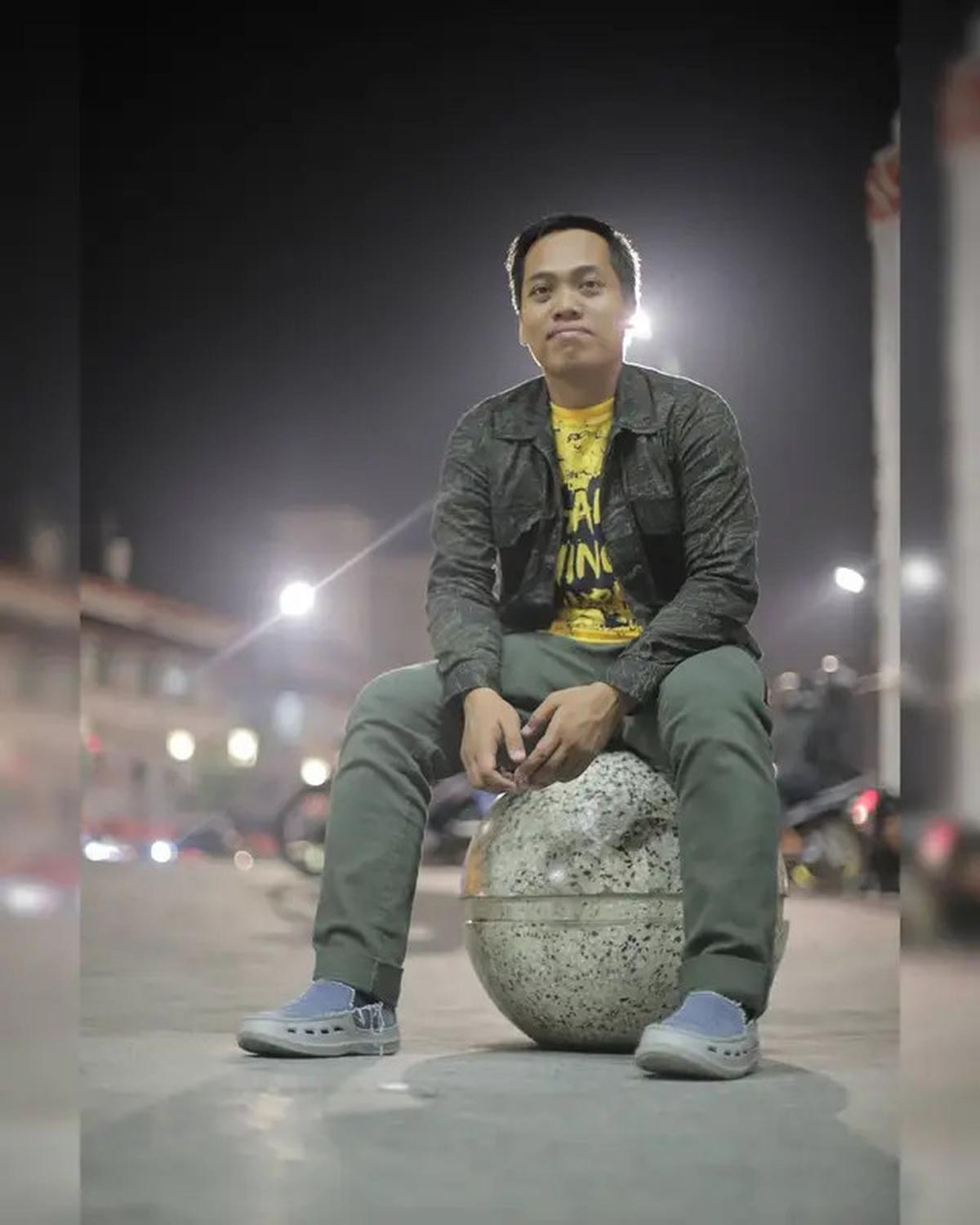 6 Potret Lebah Ganteng Penerjemah Subtitle Film 'Legendaris', Netizen Akui Respect